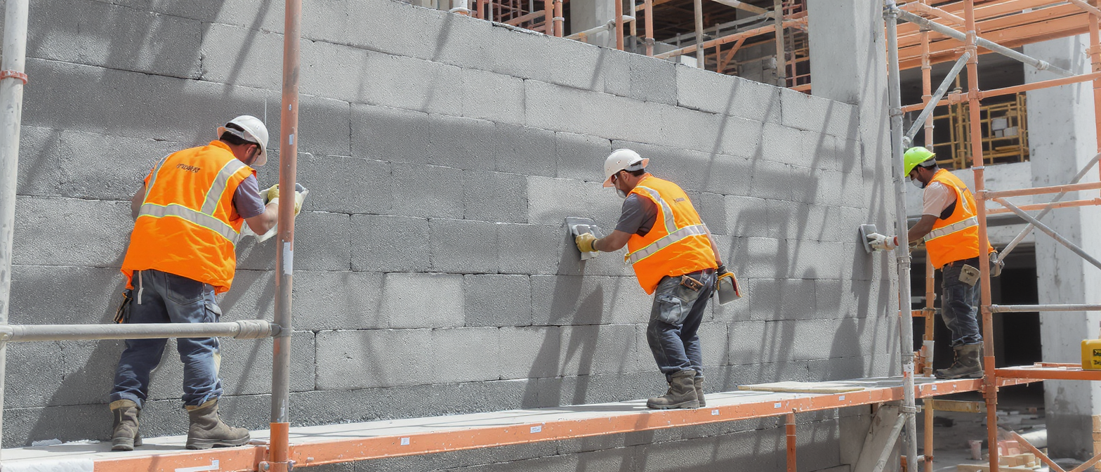 découvrez comment appliquer un enduit gratté efficacement grâce à nos conseils sur les méthodes, les outils indispensables, les angles pratiques, ainsi que les limites et erreurs fréquentes à éviter.