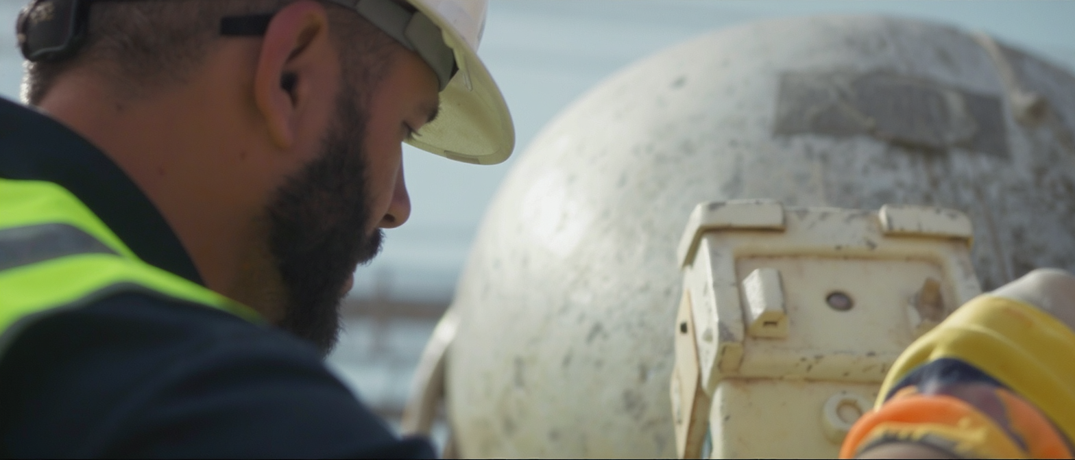 découvrez comment réaliser un dosage béton à 350 kg/m³ avec un mélange optimal de sable et gravier. ce guide pratique aborde les angles d'application, les limites à respecter et les erreurs fréquentes à éviter pour un béton de qualité.